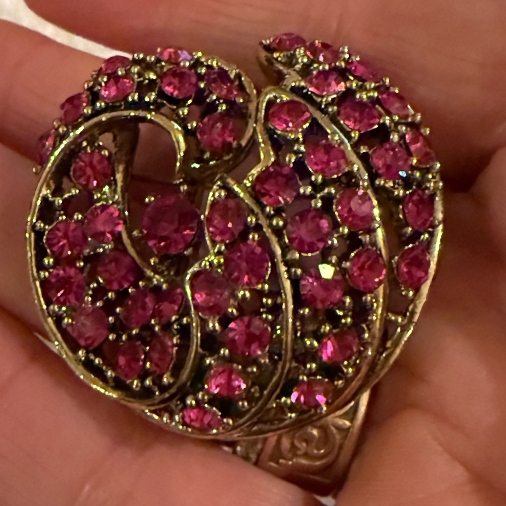 Vintage Elegant Pink Rhinestone Crystal Gold Brooch - Picture 10 of 10